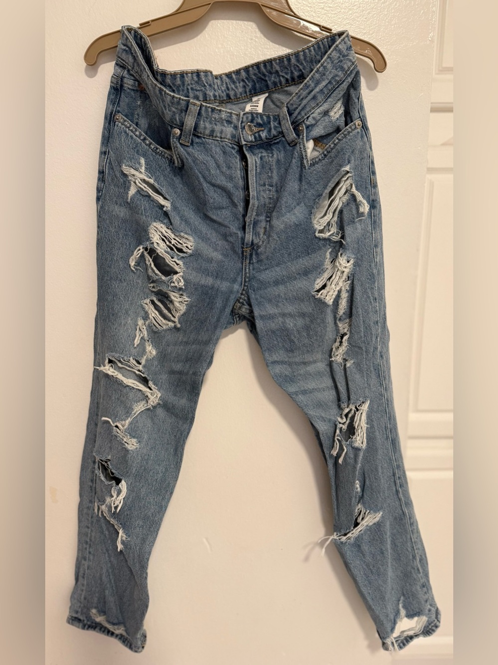 H&M - Boyfriend Low Waist - Light Blue Ripped Denim Jeans - Size 8